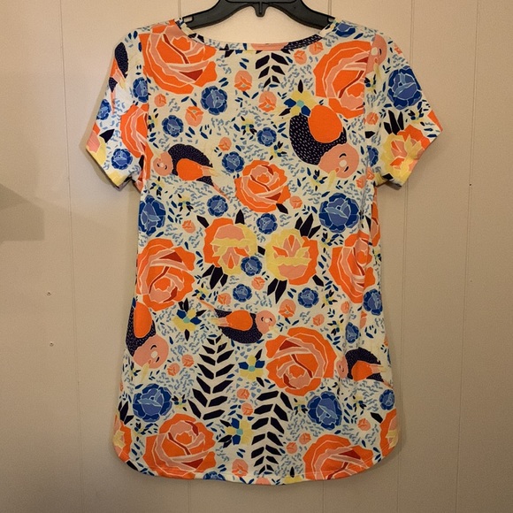 NWOT Women’s Small Lularoe classic tee - Picture 2 of 2